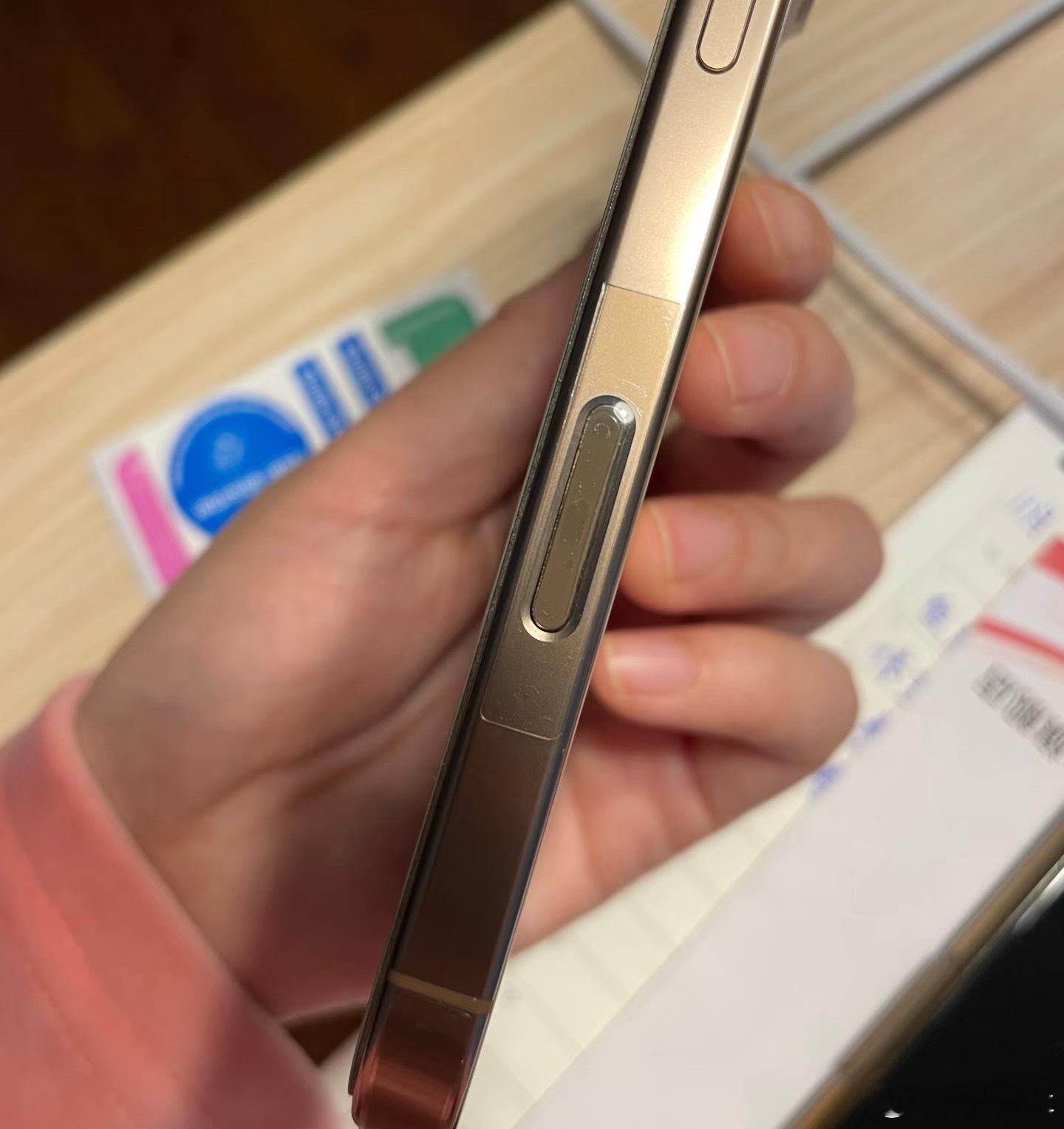 iPhone没有一个按键是多余的，朋友前几天刚买的16，那个相机案件还真没啥用。