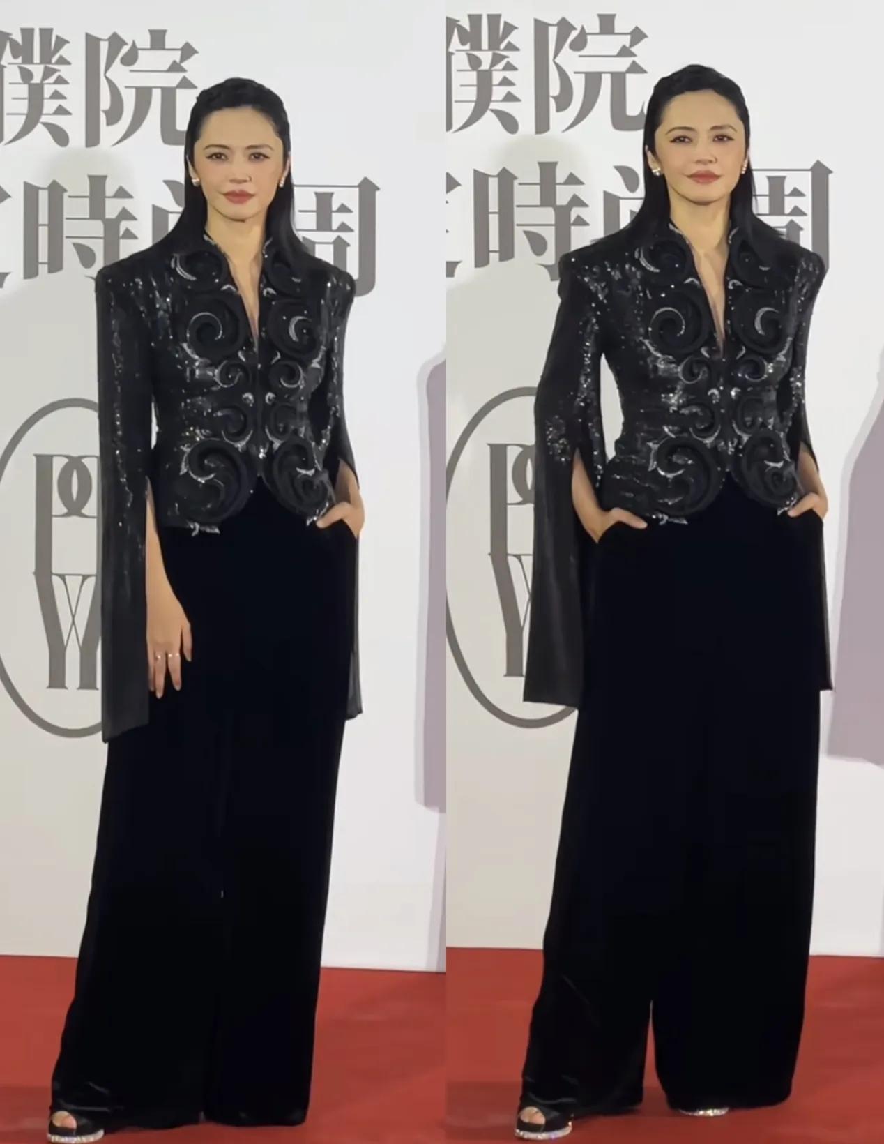 离婚后的姚晨首秀
太让人意外了！
人瘦了，脸紧了，嘴小了
简直美出了新高度
妆造