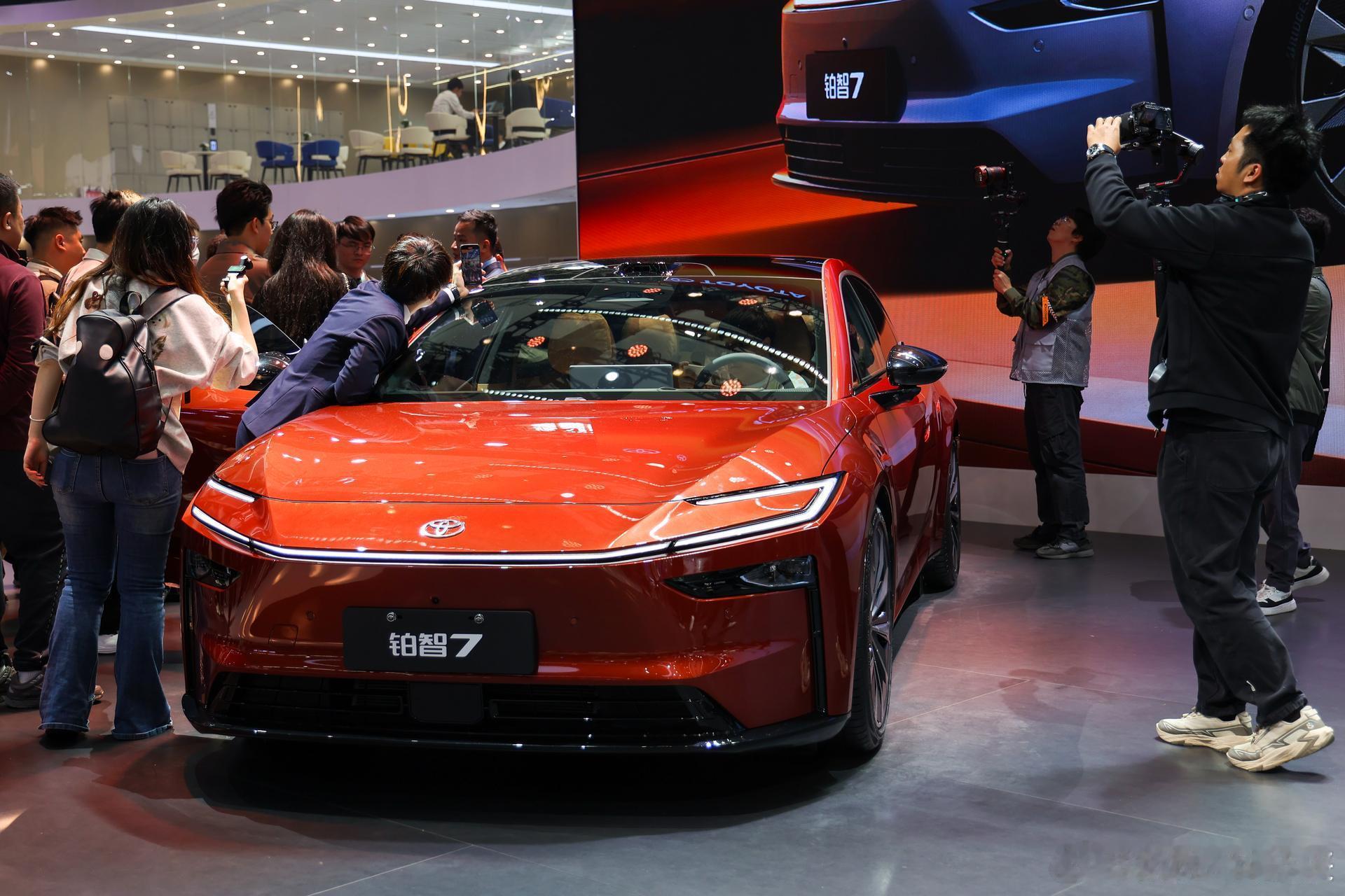 20万级纯电市场的“豪华幻觉”也该被戳破了，广汽丰田铂智7这次没玩概念，而是用“