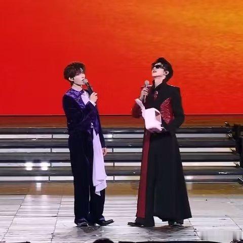 棍铲双人talking全程认真复盘青岛演唱会棍铲双人talking不难发现，他们