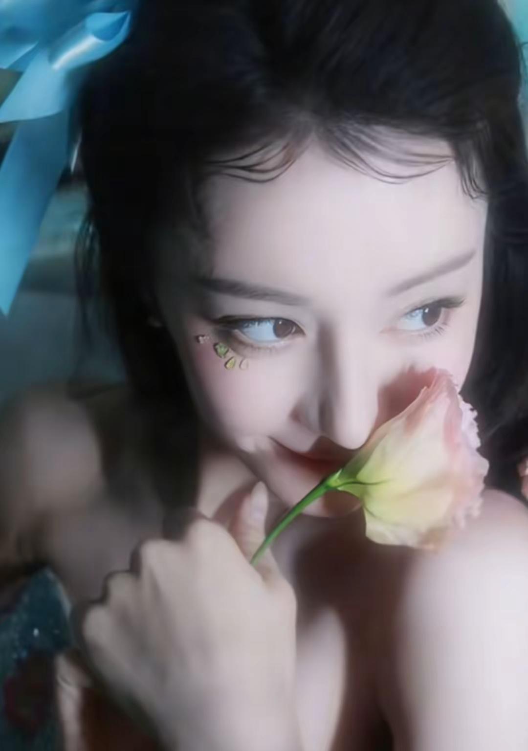 不知道身为爱丽丝的我爽了多久，哈哈哈。恭喜家姐-迪丽热巴·迪力木拉提，正式拿下五
