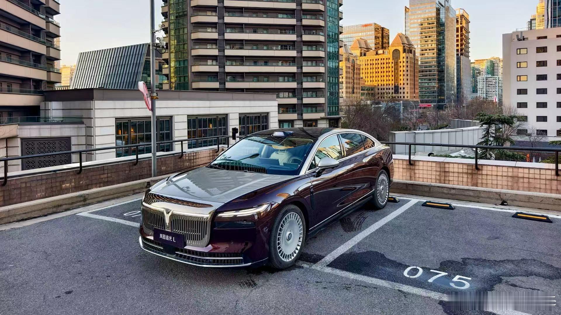 北京这条街好出片📷捕捉「国宾级同框」偶然路过，瞬间被这画面定住！✨酒店庄重辉煌