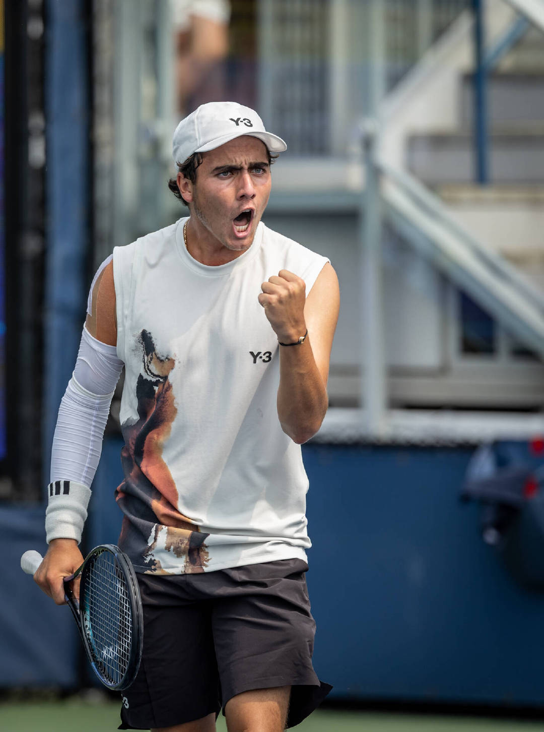 2025ITF青少年男单年终排名👇1. 伊万诺夫2. 舍恩豪斯3. 瓦西列夫4