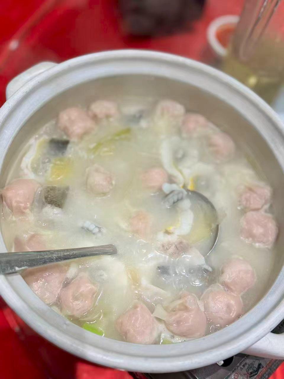 一锅热气腾腾的肉燕汤，简简单单又一餐。