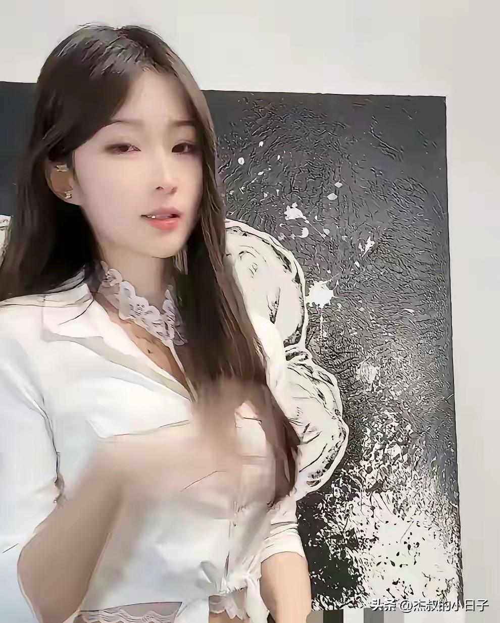 湖南祁东职业中专女老师拍视频被抓热议。

 被判处三年，罚金25万！

首先，这