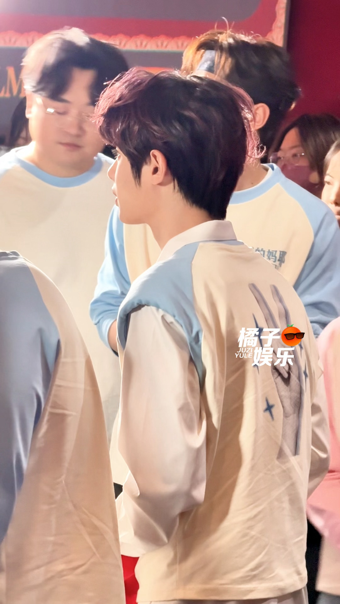 神来的。。所有人都来看黄明昊这个睫毛🤲长到犯规了黄明昊侧颜睫毛长到犯规