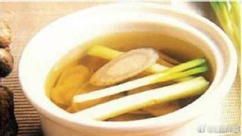 感冒风寒，药膳：风寒感冒的主要症状是：发烧，怕冷，恶风，鼻塞，流清涕，咳嗽，痰白