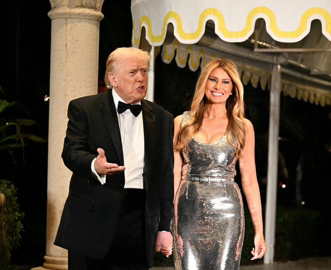 特朗普在海湖庄园举办新年派对。 