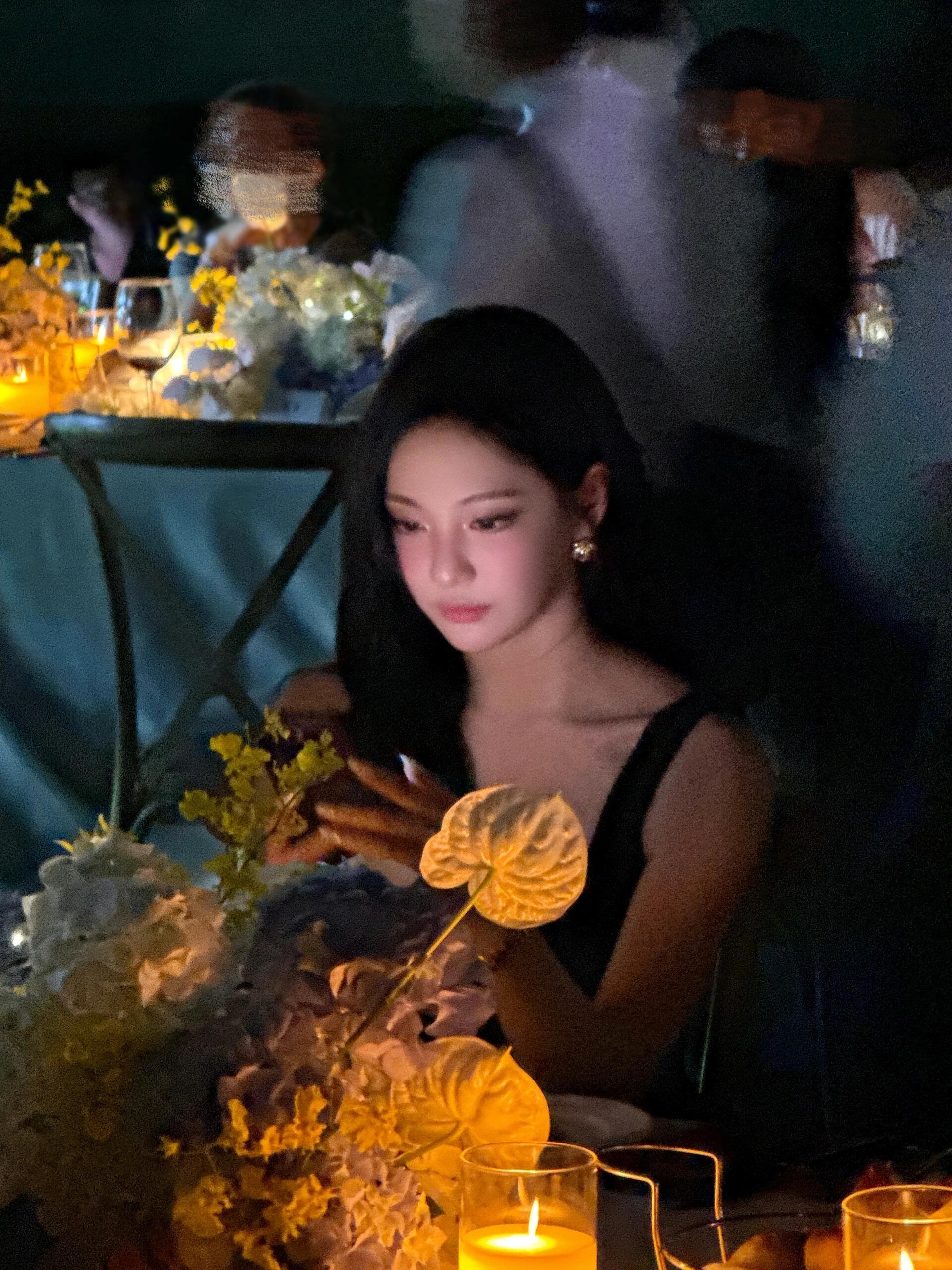 宁艺卓与香奈儿的适配度宁艺卓VOGUE晚宴现场NingNing和香奈儿好搭[送花