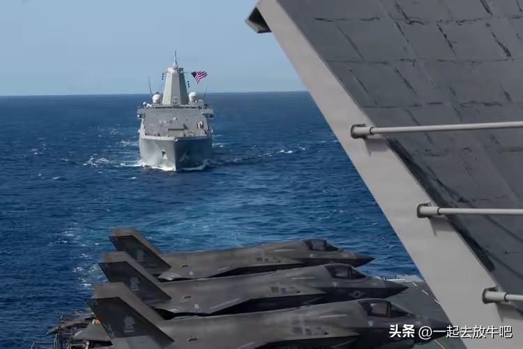 军舰生锈，是很正常的!
美军的一艘两栖运输舰，在执行完任务以后，返回母港，外表是