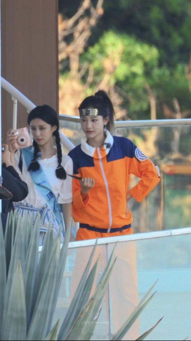 看了 宋霄瑛子袁一琦综艺里斗上舞了 ，我严重怀疑这俩人是不是失散多年的姐妹，怎么