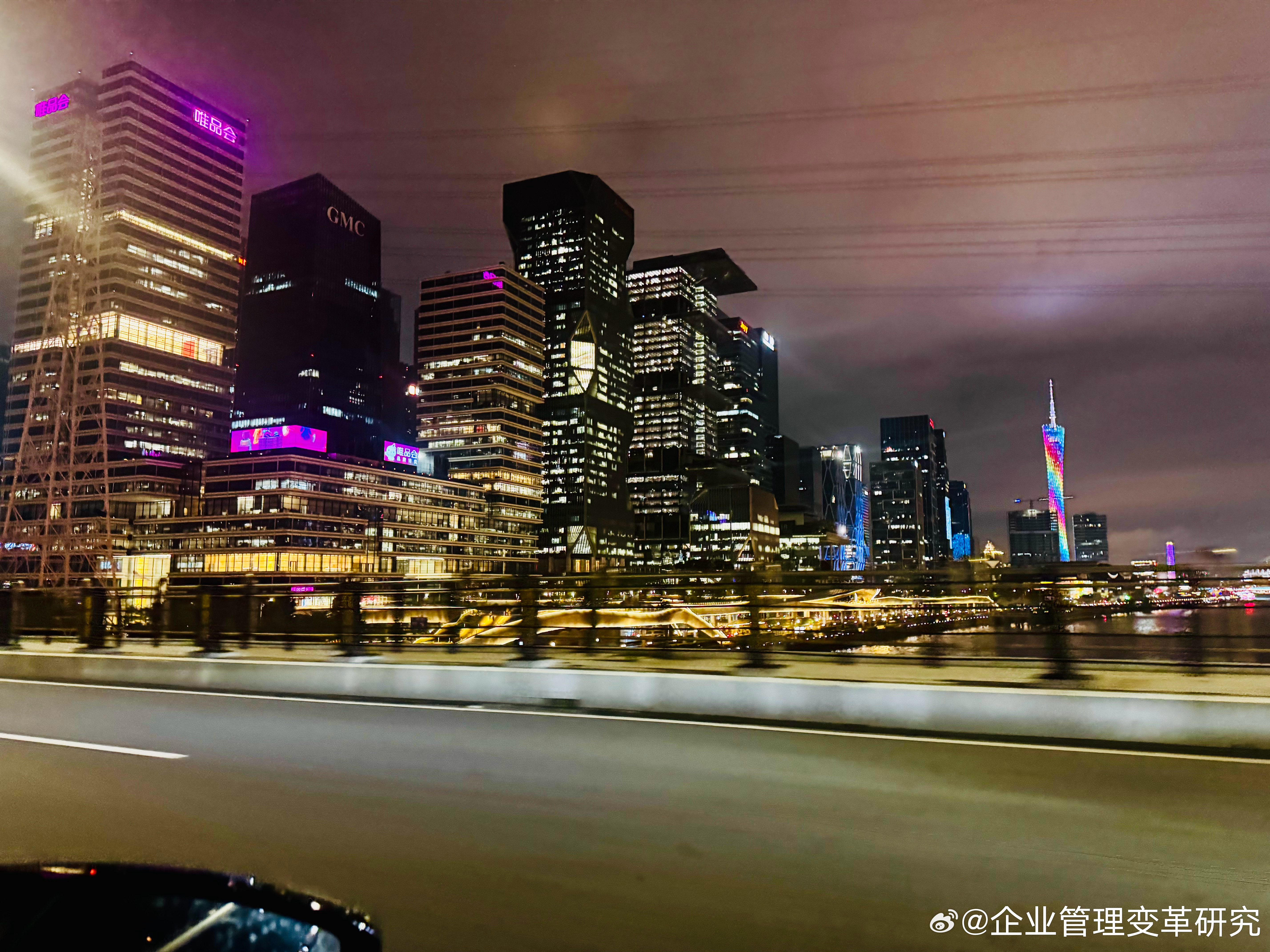 广州的夜，五颜六色 