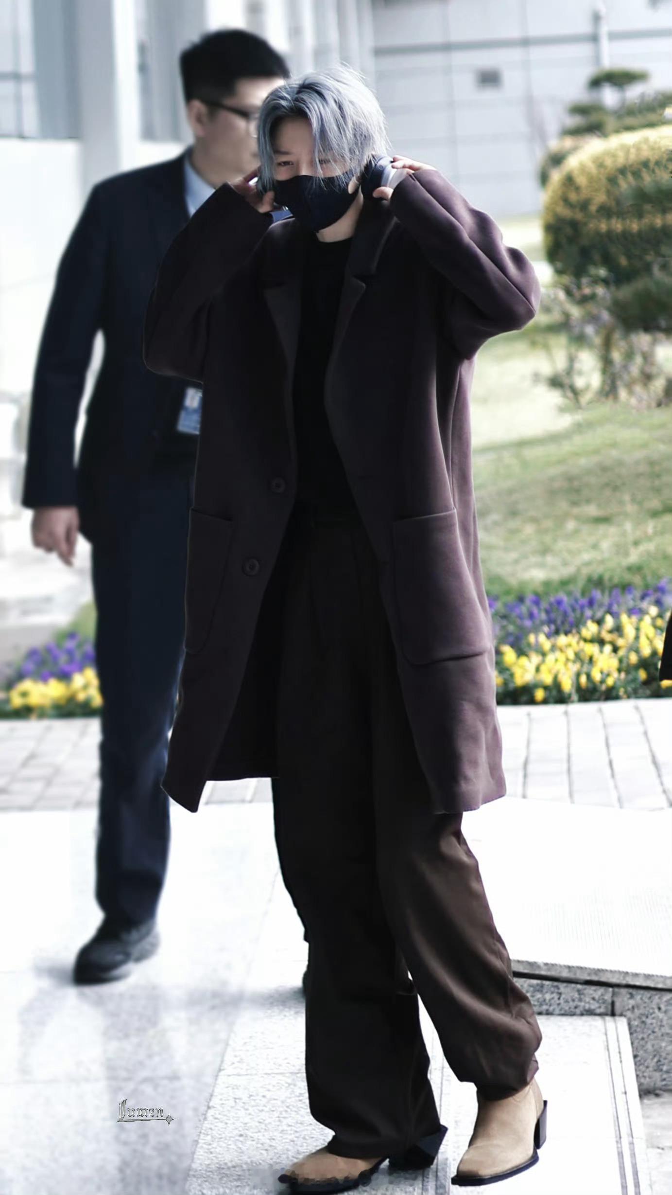 刘雨昕西安出发，穿搭好高级，起落平安 