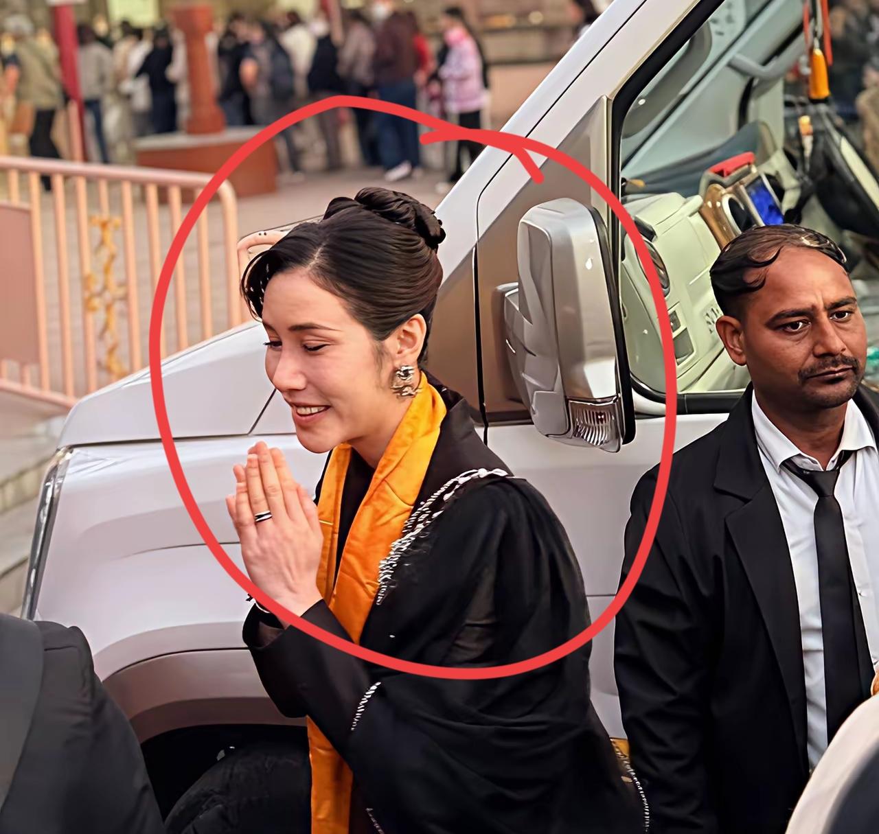 保养得再好，诗妮娜也老了！
身为泰王的贵妃，诗妮娜那是没有消停！
后宫斗，她输了