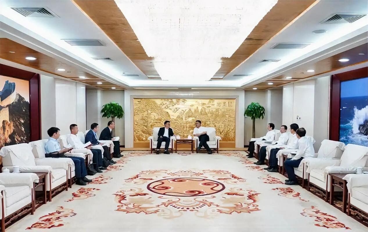 5月12日，中国黄金集团有限公司党委书记、董事长周洲在集团总部会见中机国际工程设