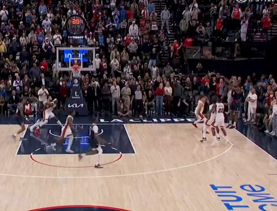 落后1分暂停下冲篮下也好……只能说鲈鱼牛逼 ​​​