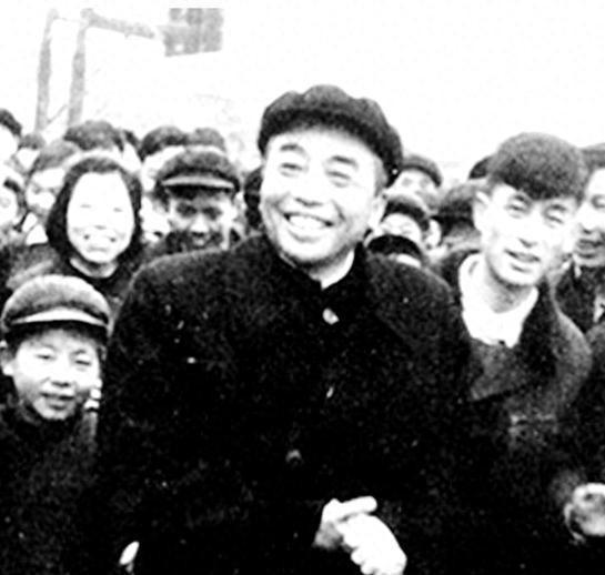 彭德怀晚年饱经风雨，生命最后时刻仍频频叮嘱身边人千万不要忘记洪超
2006年4月