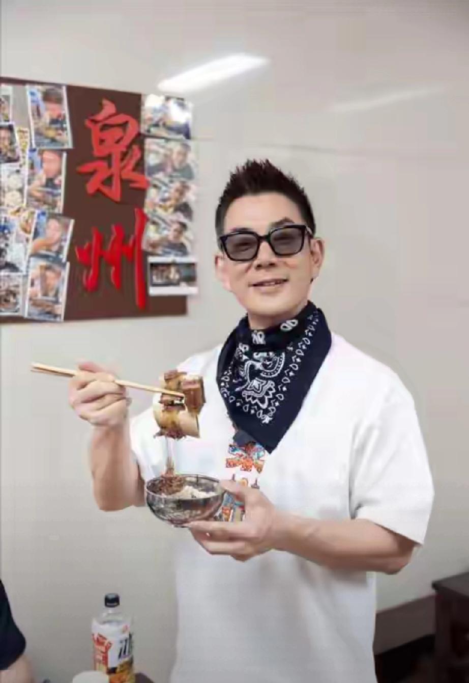 任贤齐豪掷6880万购香港豪宅！24年零绯闻，背后女人太厉害
 
2026年港媒