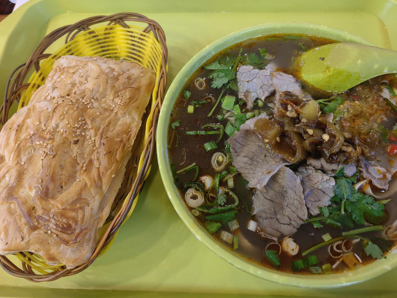 真是不行了。中午4两茅台，下午睡了两个小时。醒来写了1300余字的过眼录。没做晚