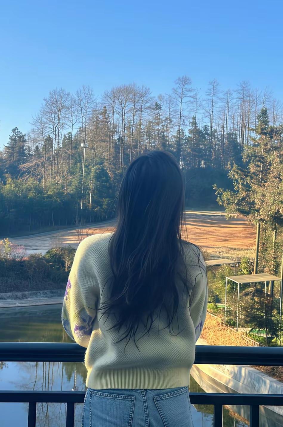 应该是在江南！