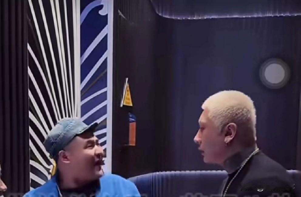 方丈向女友单膝下跪求婚，大弟天塌了！

           大弟加入“丈门”令