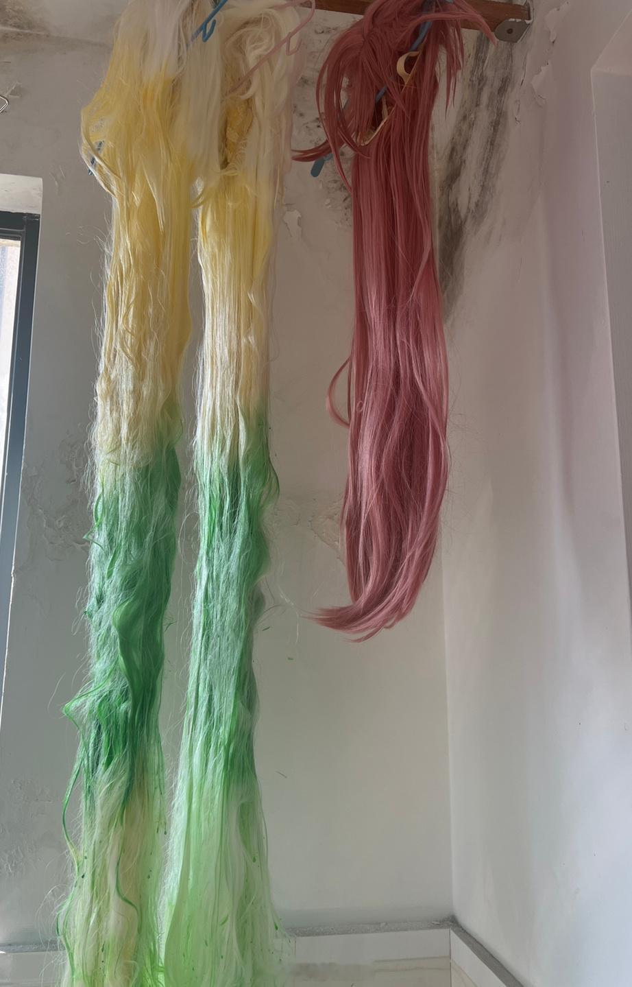 以后渐变不这么搞了，上不了一点颜色手还是花的，要不是洗不掉手都想直接染了[并不简