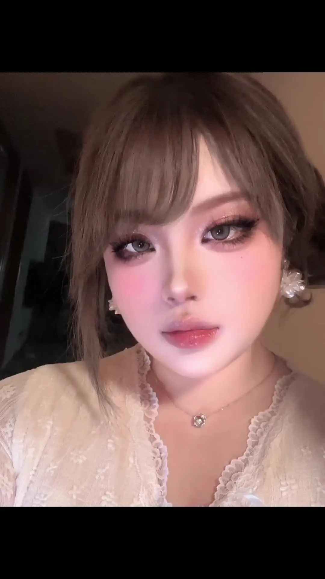 看我的时候头抬起来 方圆脸