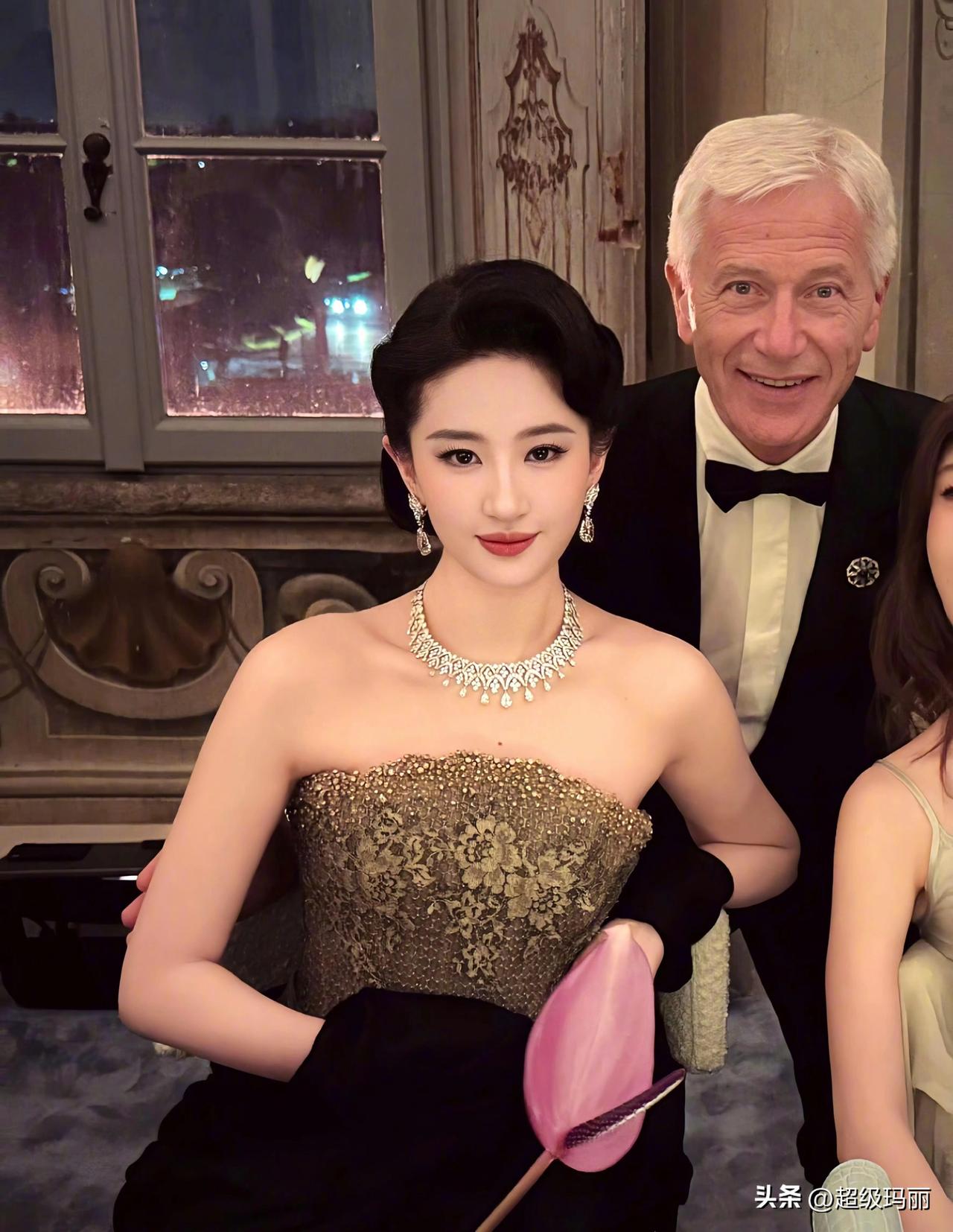 完全是我心目中人间富贵花的样子 ​