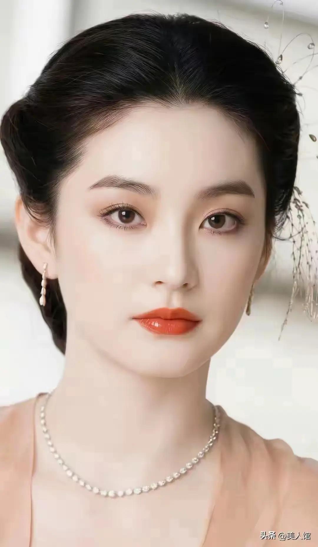 林青霞和朱琳这两个大美女，你更喜欢哪一个呢 一个是台湾的大美女，一个是内地的大美