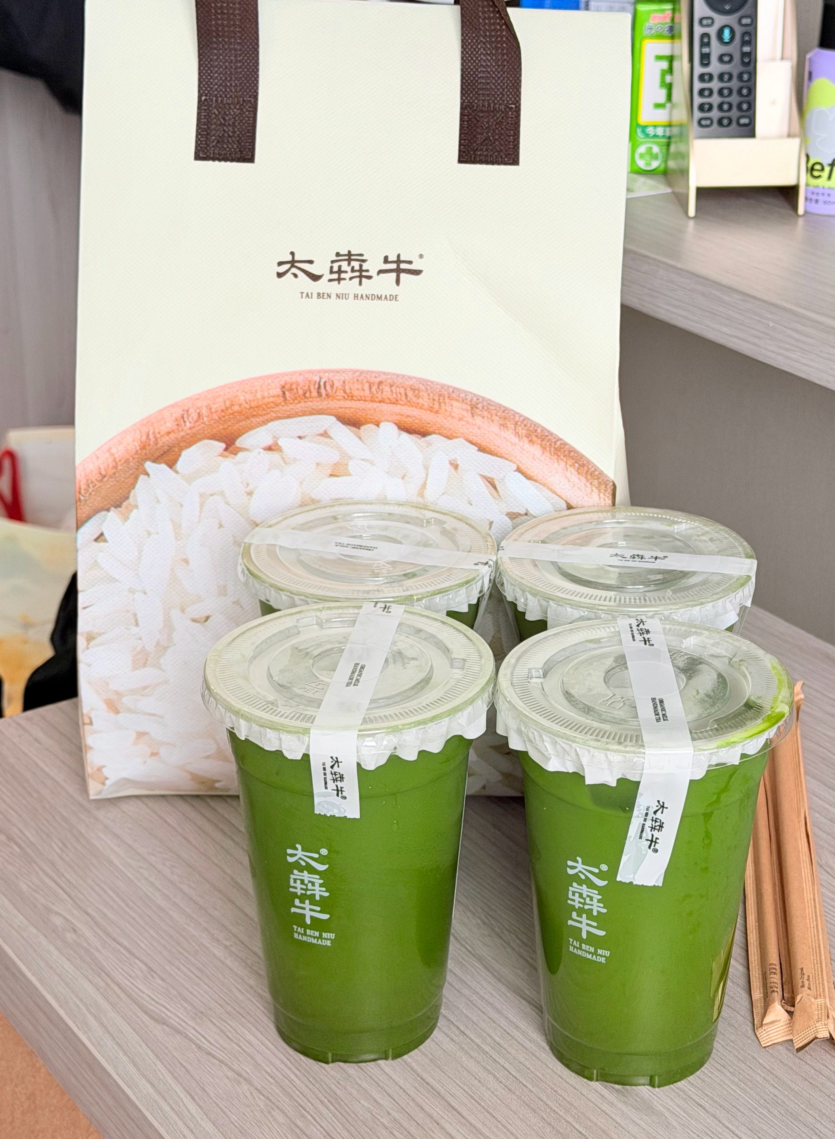 吃饱喝足开始化妆