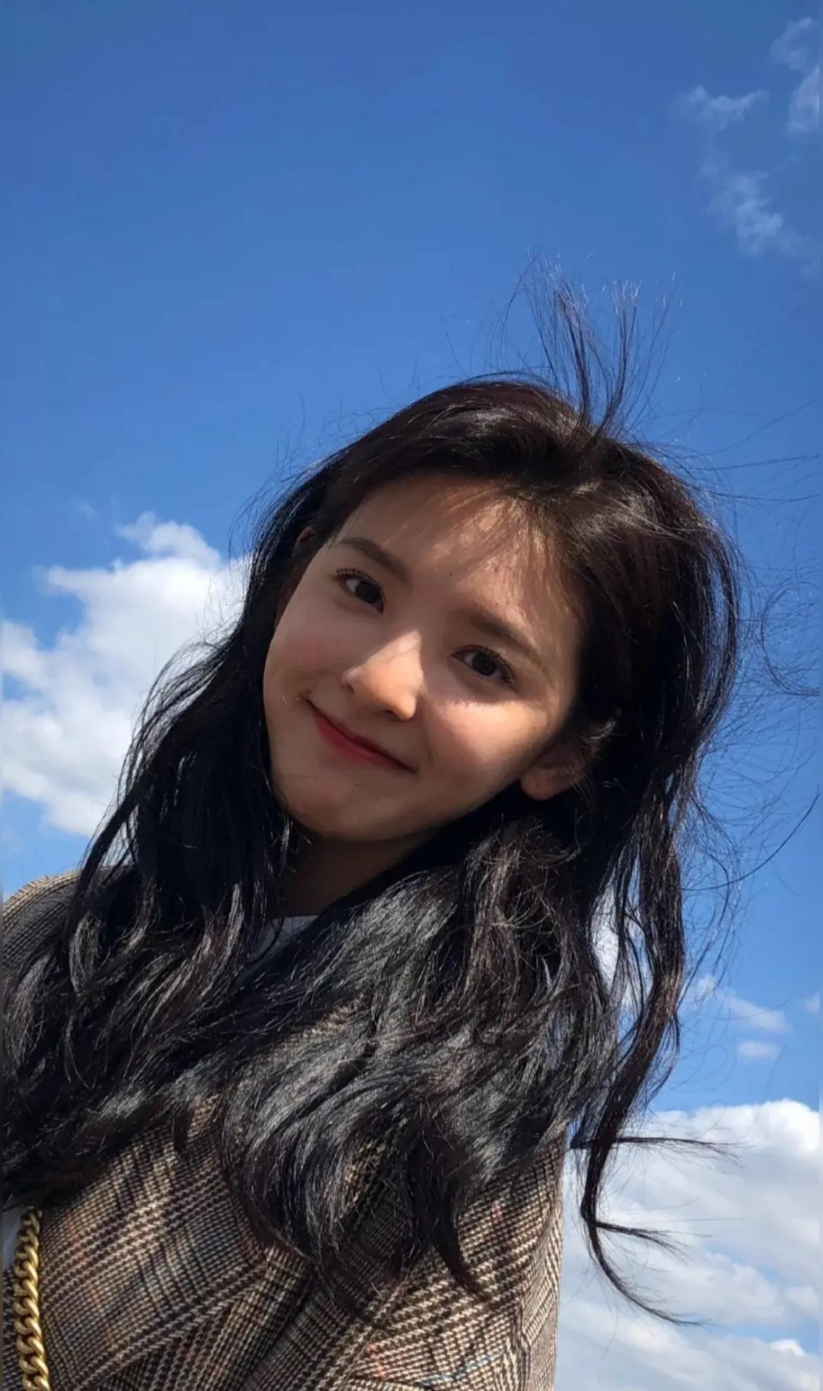 女人这辈子
总要明白
男人钟情哪类女人
摸透这些门道
会让你吸引他
轻松不少
