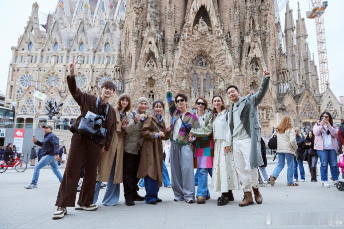 胡静人生路上的风景往往与想象不同妻子的浪漫旅行看到胡静在提比达波山的那一幕，云雾