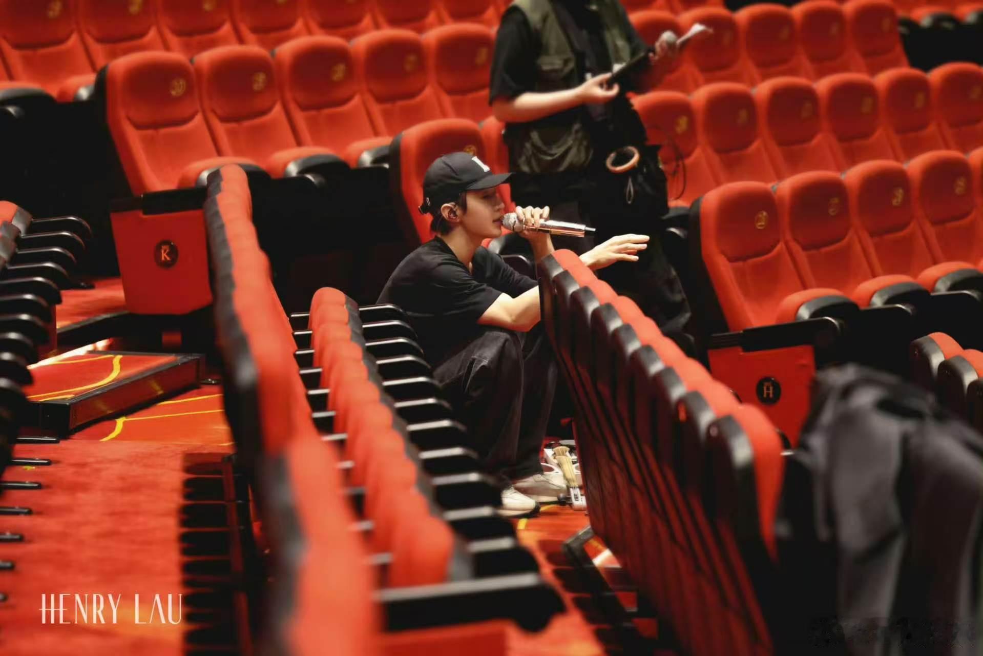 沉浸式排练画面太有冲击力，刘宪华EnjoyTheShow世界巡演，预告质感堪比院
