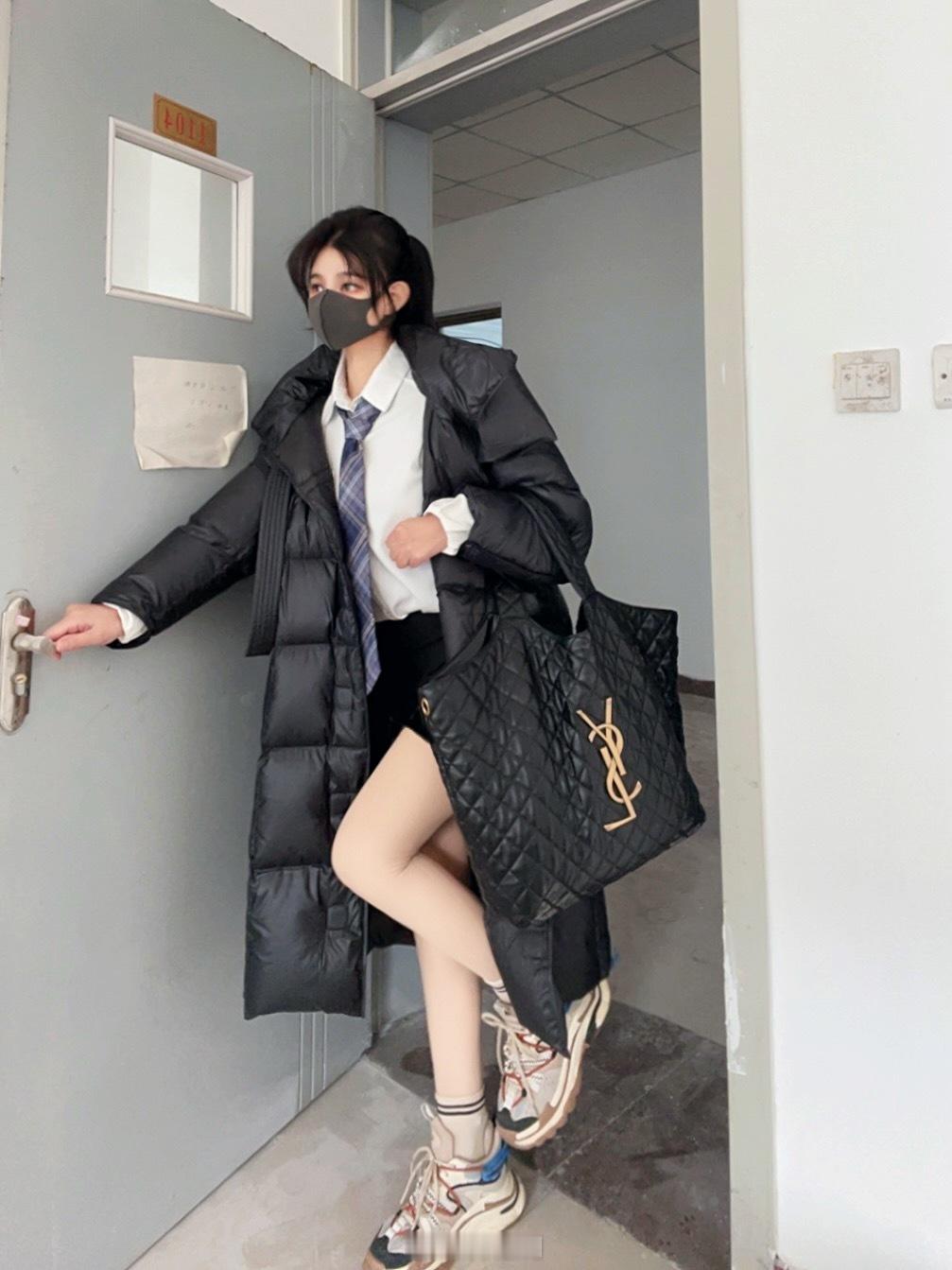 教室里令人心动的穿搭！ 今天穿什么   ootd  🥼： DEIFY 💼：S