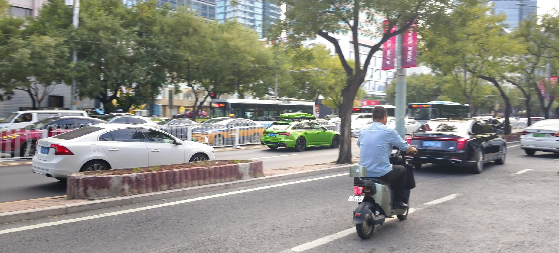 这次运气不错 看到了一个网红的rs6