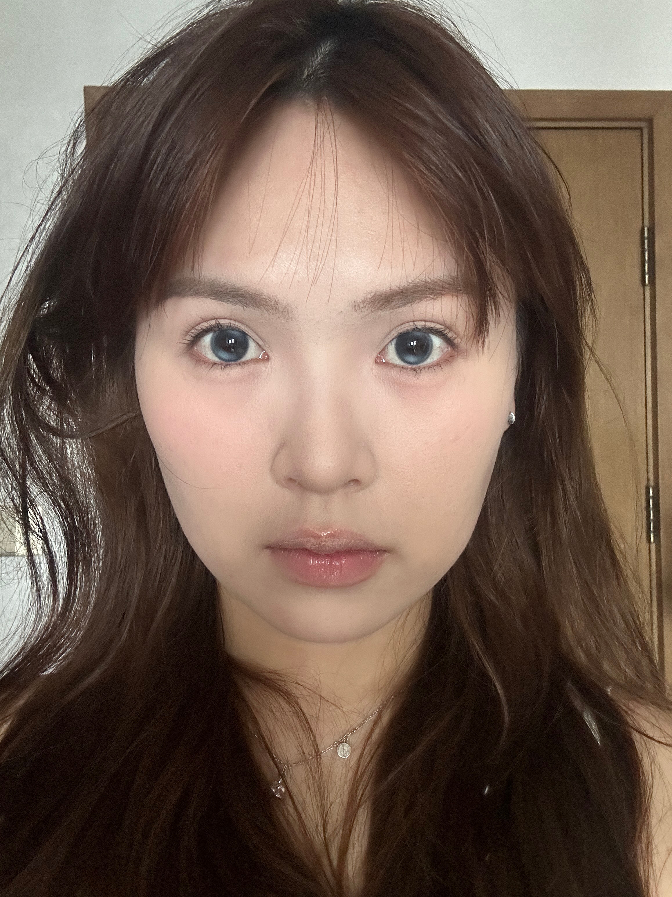 我们肿人就这样的，这几天来大姨妈没少吃，就肿成美妆蛋了，脸型很流畅了，120斤版