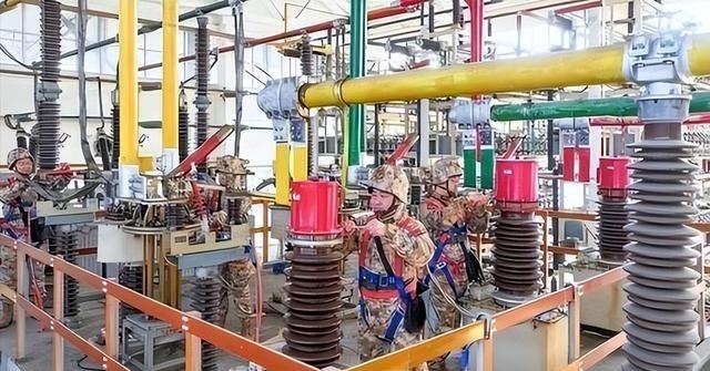 订单排到三年后，卡车在工厂外排长队，这个铁疙瘩为什么被疯抢？

变压器是电网电压