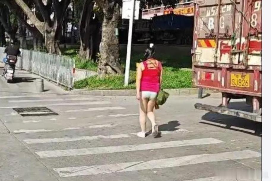 现在夏天穿搭都这么清凉了 ​​​