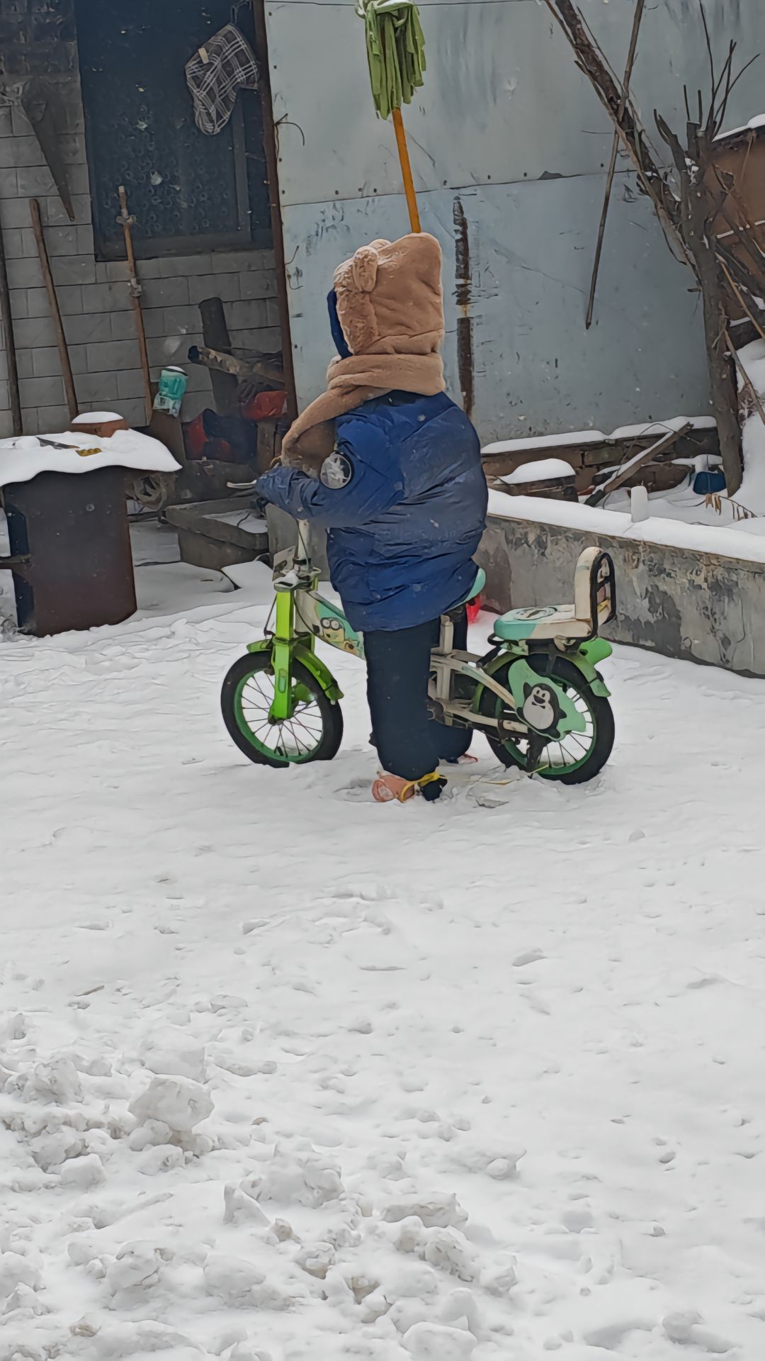 谁教你们这么堆雪人的[怒]#龙年造梗大赛# ​​​