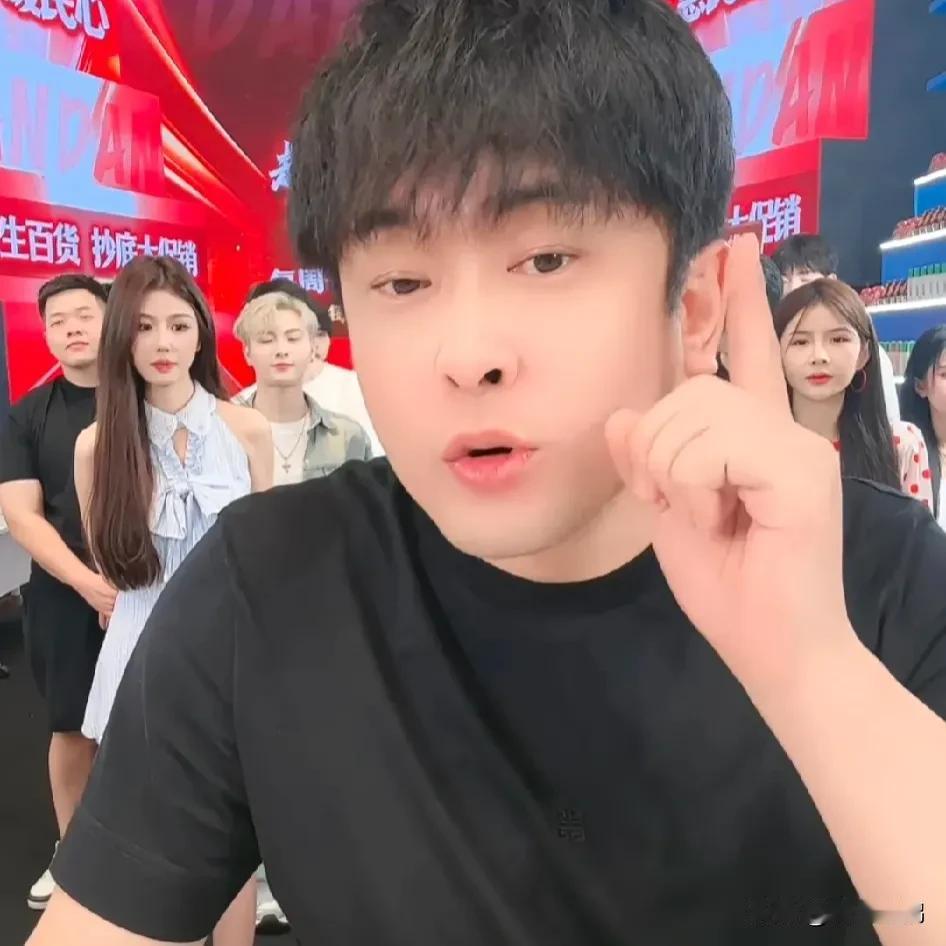 KS平台到底有几虎？
笔者认为就一虎，那虎就是辛巴。
   二驴、方丈曾和辛巴是