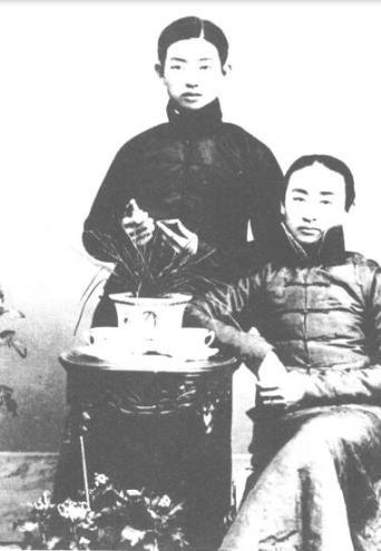 梅兰芳与王惠芳(坐)