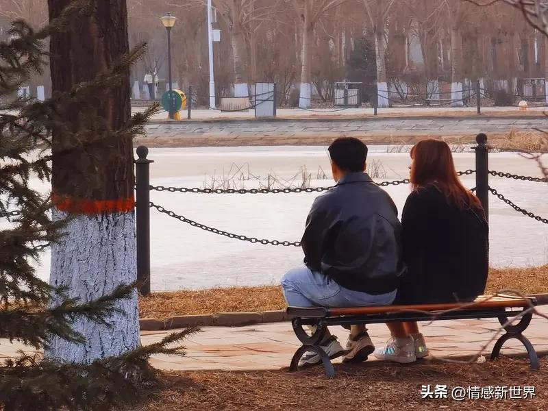 女生谈恋爱上瘾这事，还真因人而异。有些女生一旦陷入恋爱，就像掉进蜜罐，甜蜜得难以