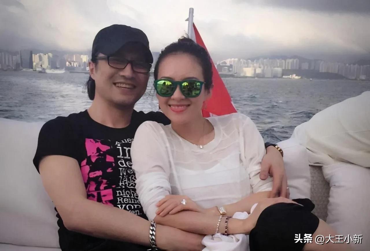 当年，汪峰拿着9克拉的钻戒向章子怡求婚，章子怡问：“咱俩会不会白头到老？”汪峰只