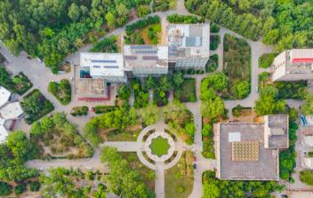 多少分能考上济南大学？一次给你说明白
我先说结论：2026年想在山东上济南大学，