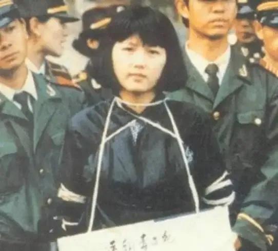 1991年，20岁美女陶静因帮男友贩毒又独自揽下罪名而被判死刑。突然，她提出一要