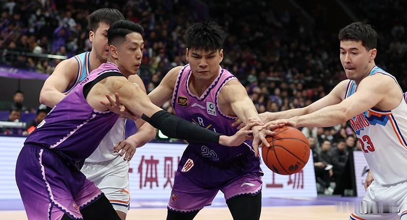 萨林杰24+19齐麟遭驱逐北控胜新疆
CBA常规赛第18轮，主场作战的北京北控队