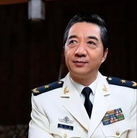 谢谢你张召忠！你真是伟大的预言家！2015年你就表示，美国啥也不干，让东方大国追