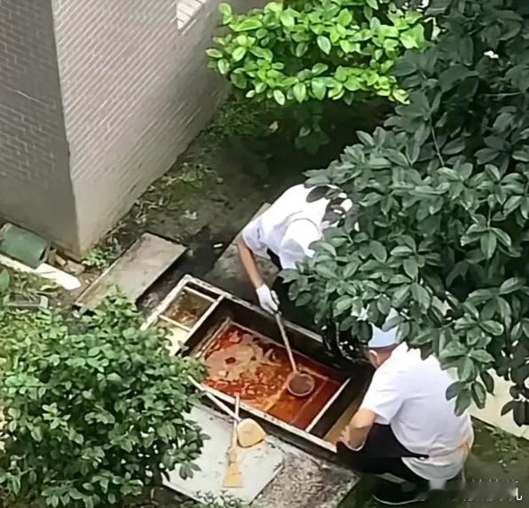 看到这个后，我立刻决定：以后还是自己在家做饭吃吧！ ​​​
