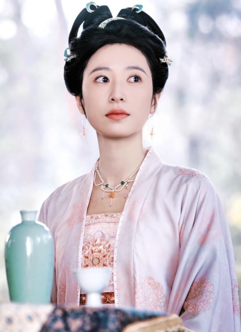 《太平年》长相平庸还非得演大美女，一个人毁了一部剧，周雨彤被骂到底冤不冤？

随