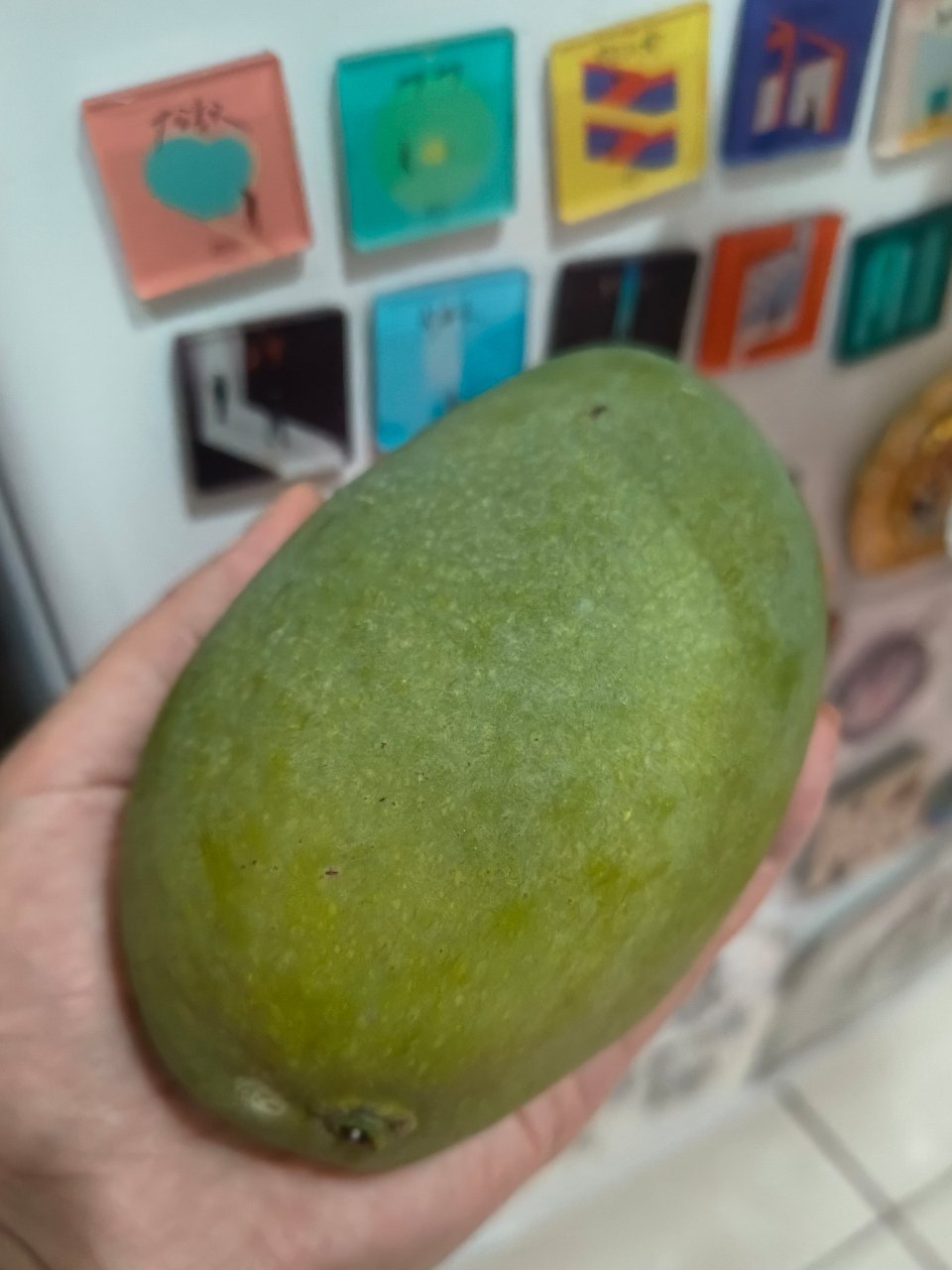 黑香芒果有个奇妙的味道...也可能是他还没熟就被我吃了的关系.... 